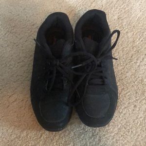 Black safe step sneakers